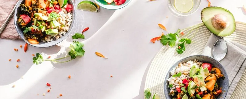 Verduras preparadas para cocinar en casa
