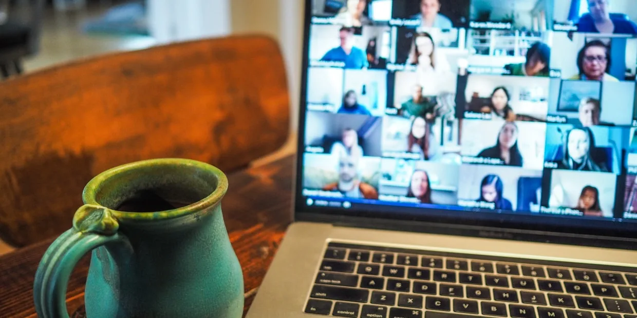 Por que mas personas mayores de 40 exploran trabajos online flexibles